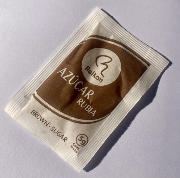 Azúcar Rubia Relkon sachet 5 Gramos caja de 800 Unid